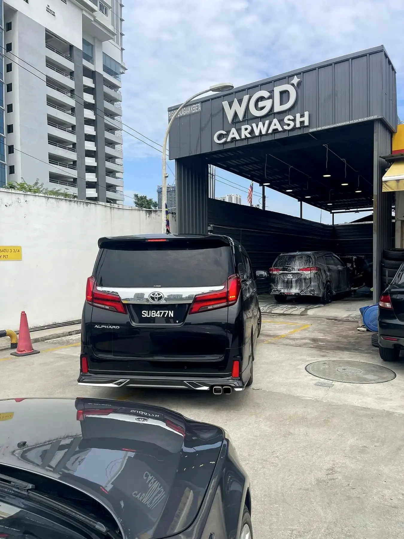 Entrance to WG Detailing Old Klang Road inside Shell